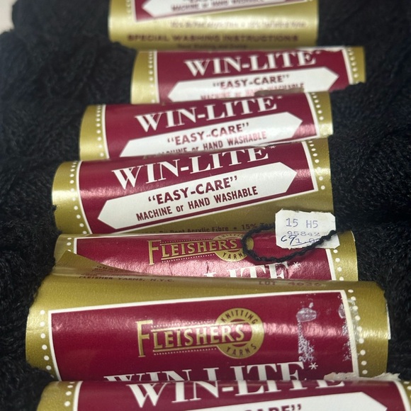 VINTAGE YARN:  19 SKEINS - FLEISHER’S WIN-LITE EASY-CARE YARN…….BLACK🖤🖤🖤🖤 - Picture 2 of 15